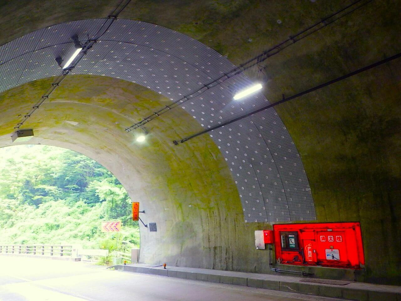 （道路メンテナンス事業）国道４３８号（三頭トンネル）　道路整備工事/重成土建